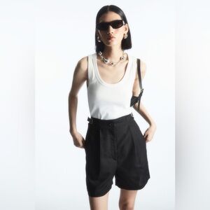 COS pleated linen blend utility shorts. Black. Size 10